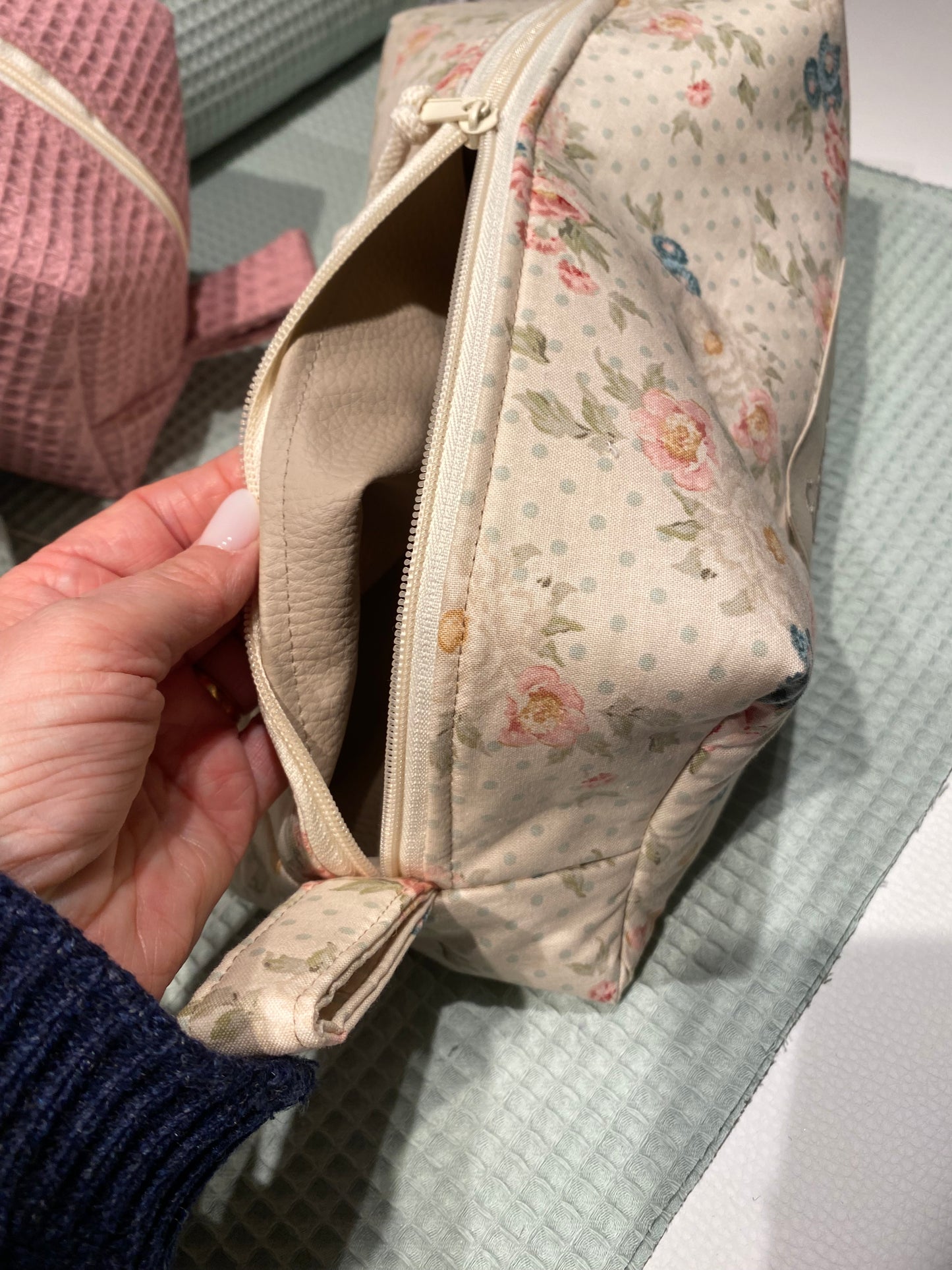 Cosmetic bag beauty case