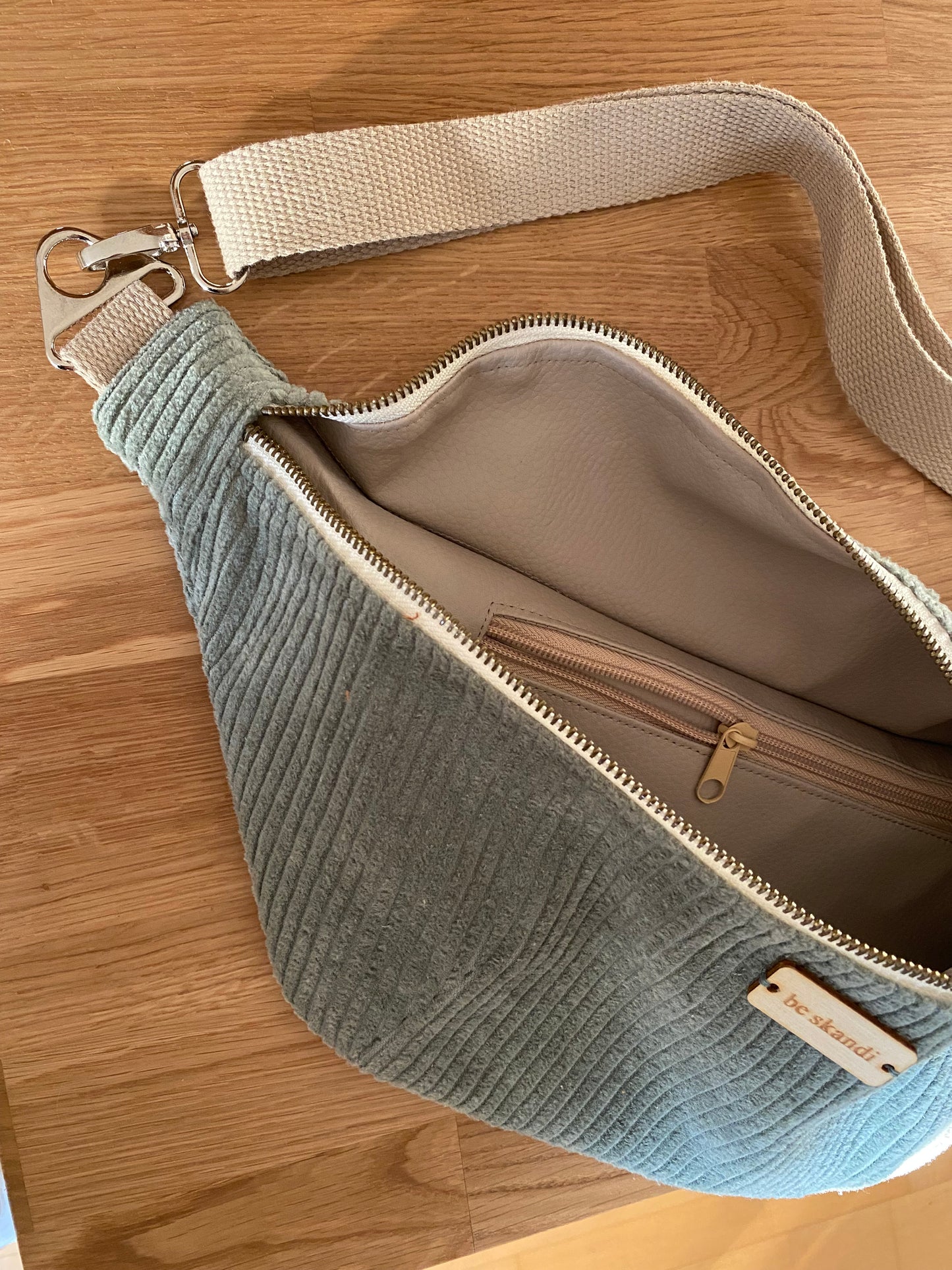 Crossbody Bag Bauchtasche aus Baumwoll-Cord Salbei