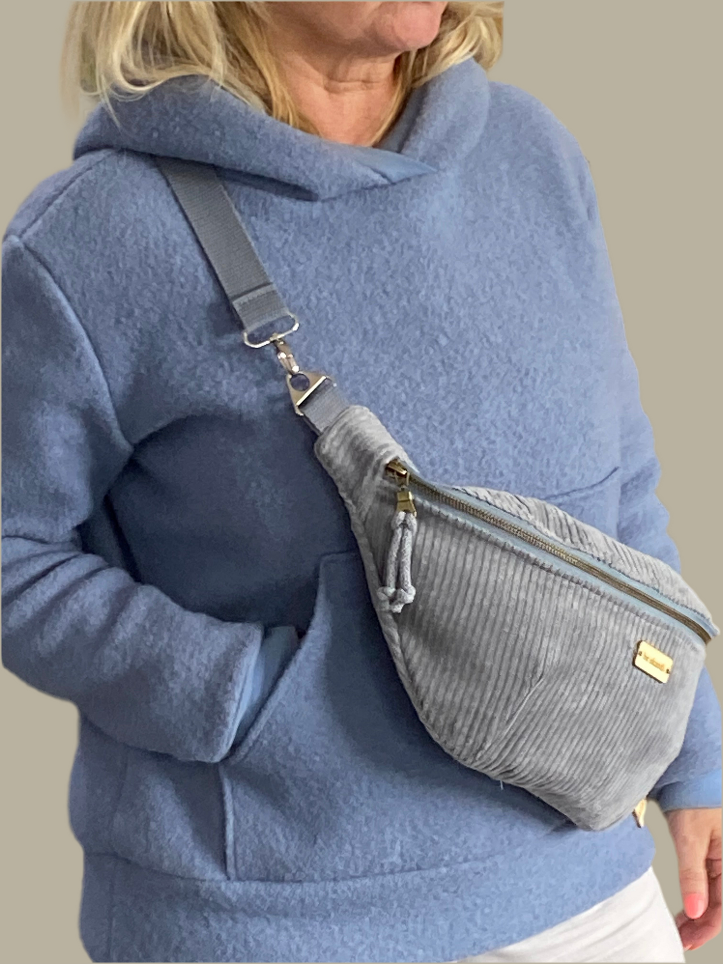 Crossbody Bag Bauchtasche aus Baumwoll-Cord Salbei