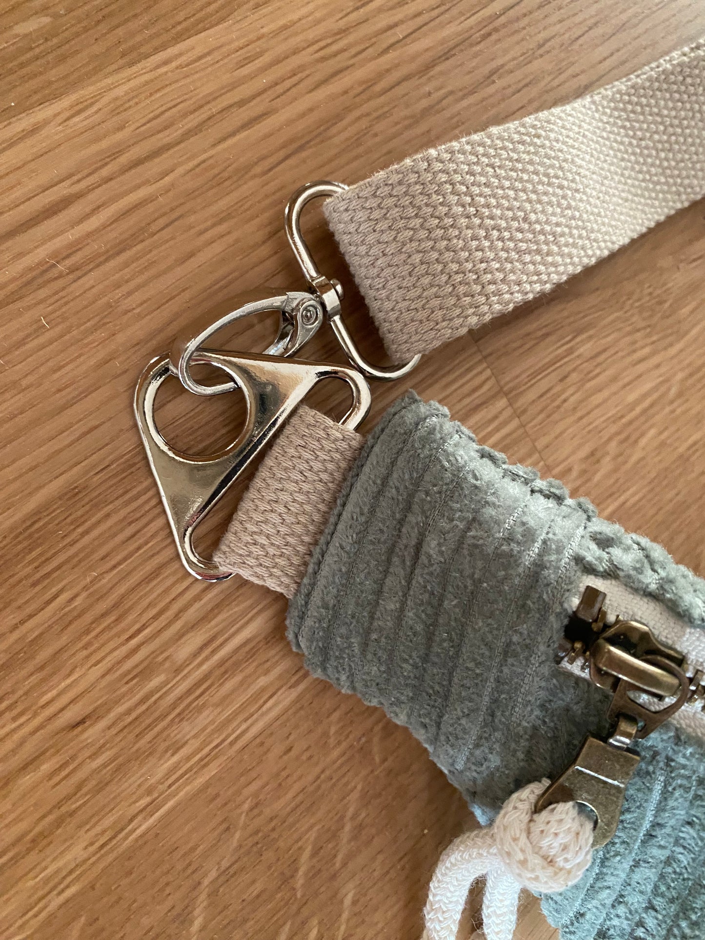 Crossbody Bag Bauchtasche aus Baumwoll-Cord Salbei